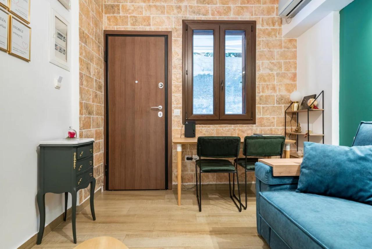 Cute Tiny Apartment In The Heart Of Flisvos Athen Eksteriør billede