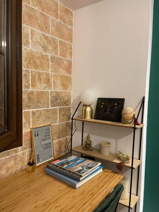 Cute Tiny Apartment In The Heart Of Flisvos Athen Eksteriør billede