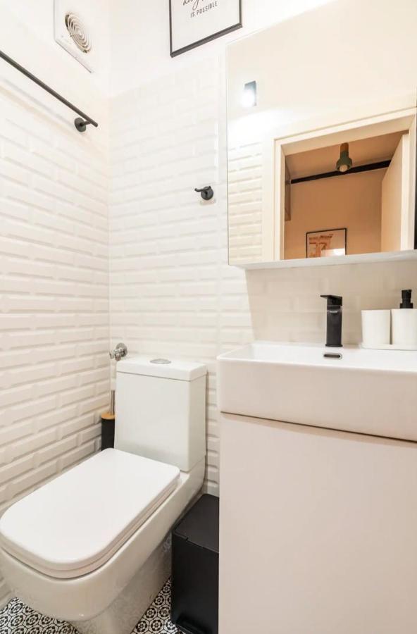 Cute Tiny Apartment In The Heart Of Flisvos Athen Eksteriør billede